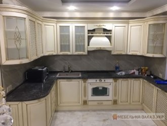 дубова кухня форми літери п