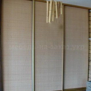 большой шкаф с ротангом