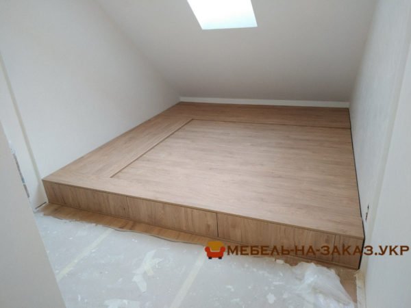 кровать подиум из дерева Киев