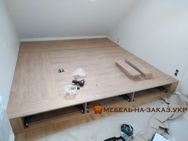 Установка кровати подиум