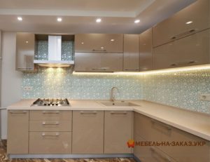 стандартная кухня с подсветкой