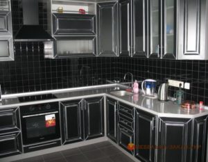 угловая кухня черного цвета на заказ