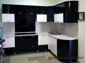 угловая черно белая кухня под заказ