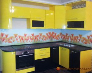 угловая черно желтая кухня на заказ