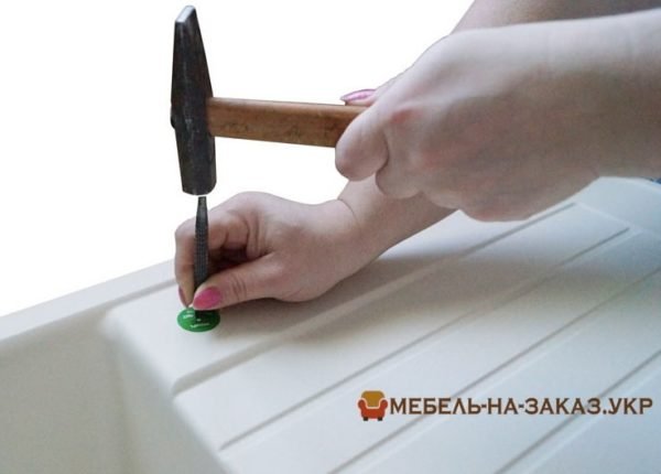 отвір у кухонній мийці