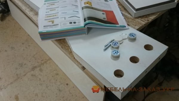 Производство кровати с отделкой пластиком HPL