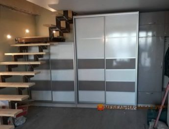 шафа купе з висувними ящиками