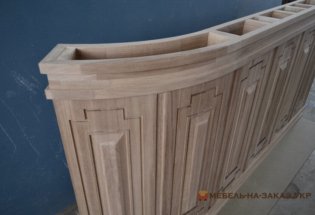 закругленная барная стойка из массива дерева