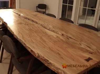 Столы из массива дерева для переговоров