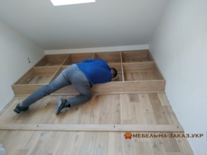 Каркас подіуму з дерева