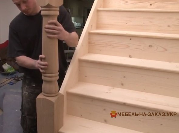 прямая деревянная лестница