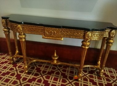 столи у східному стилі