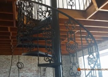 круговая лестница с кованными под заказ