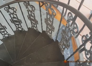 лестница с кованными 