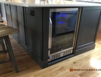 кухонний острів з духовкою