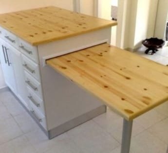 выдвижные деревянные столики