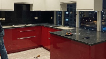 островная кухня из натурального дерева