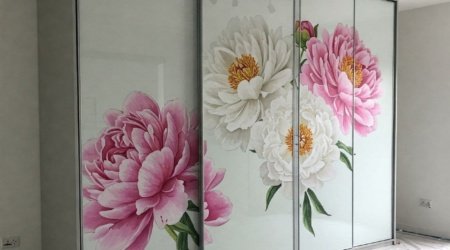 шкаф-купе с фотопечатью в гостиную, четыре двери