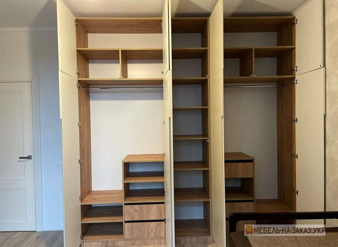 Заміна дзеркала в розсувних дверях Установка дзеркального фасаду шафи-купе