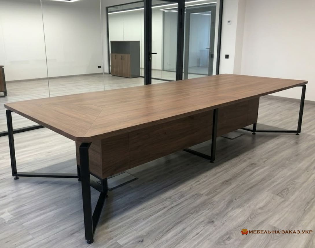 Конференційні столи в стилі лофт під замовлення Міцні столи для конференцій з натурального дерева та металу